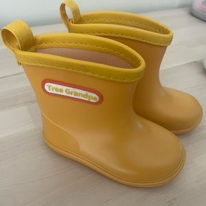 Yellow toddler rain boots